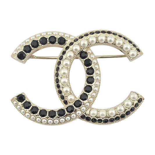 CHANEL BROOCH GOLD BLACK METAL CC C22
