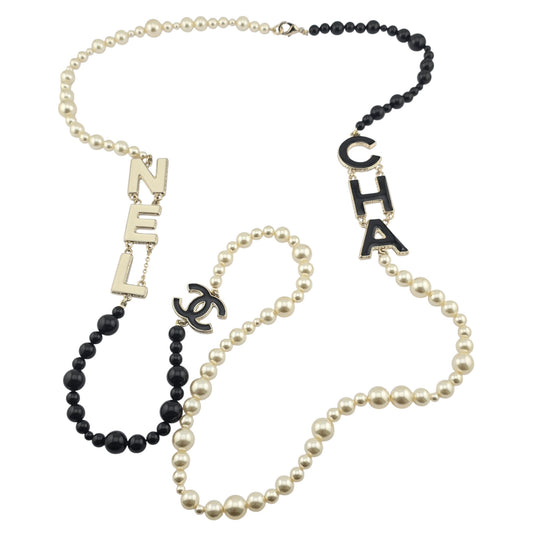 CHANEL FAUX PEARL ENAMEL LONG CC NECKLACE B22