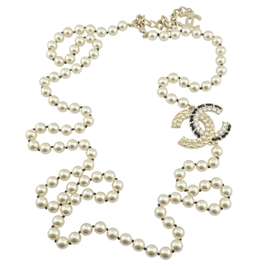 CHANEL FAUX LONG PEARL CC NECKLACE B22