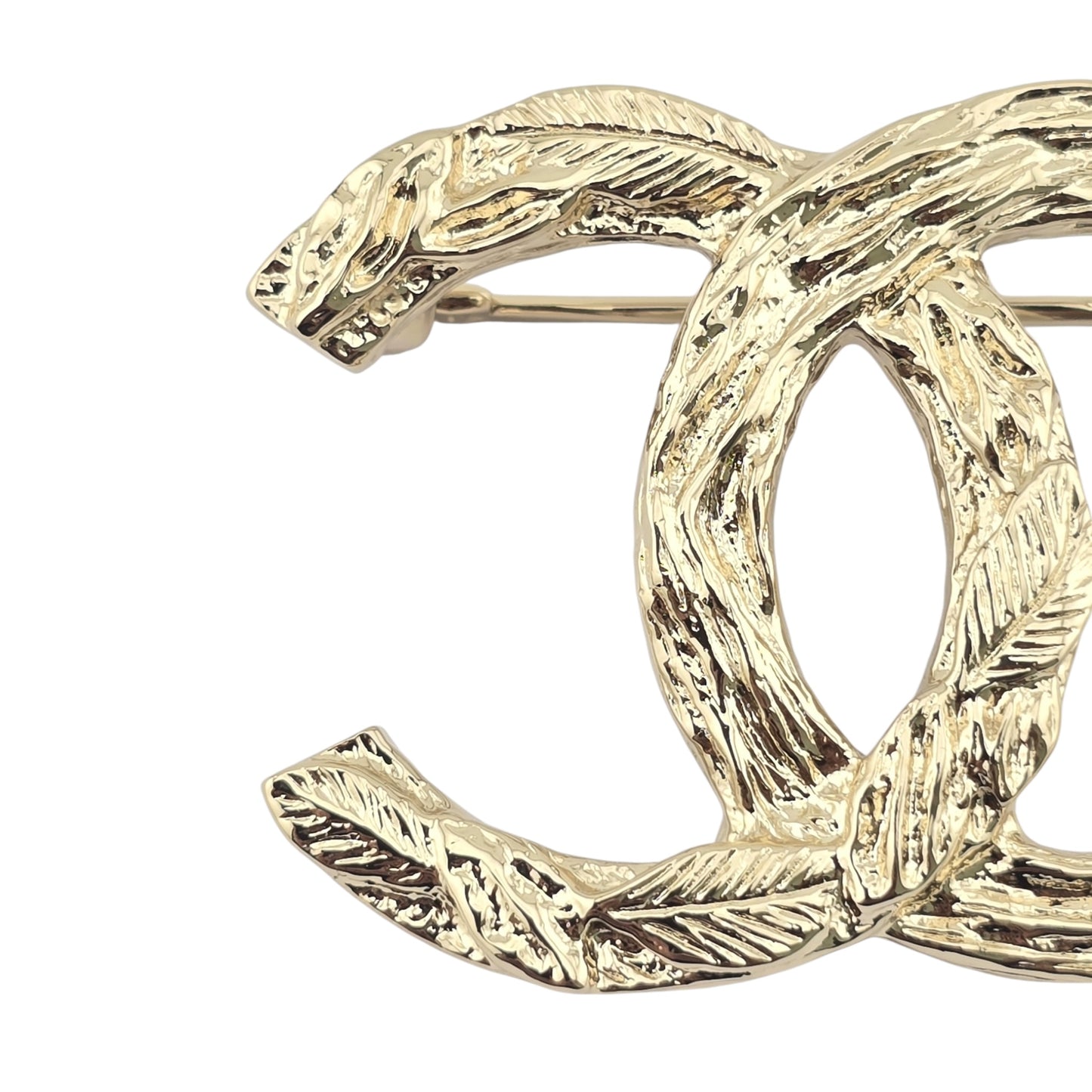 CHANEL GOLD METAL CC BROOCH B25