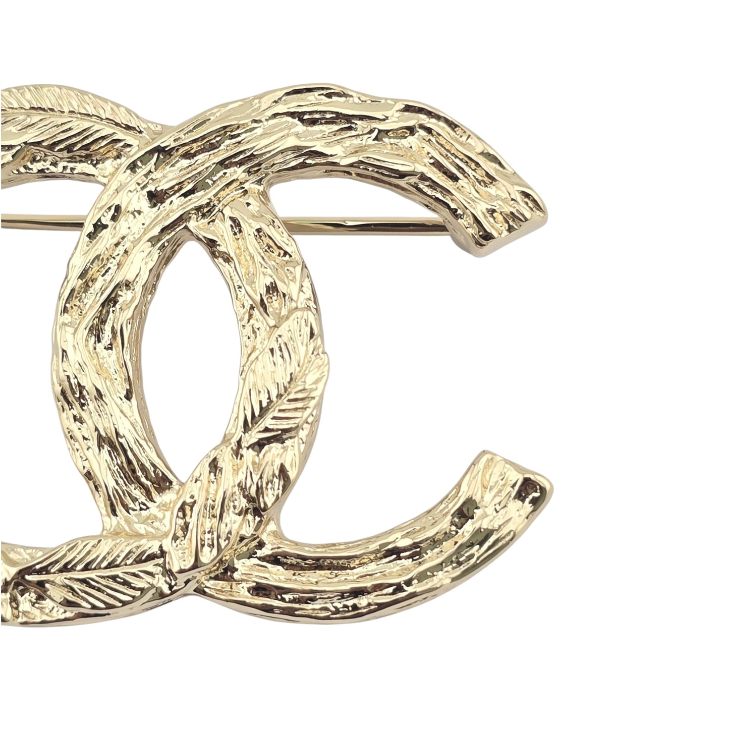 CHANEL GOLD METAL CC BROOCH B25