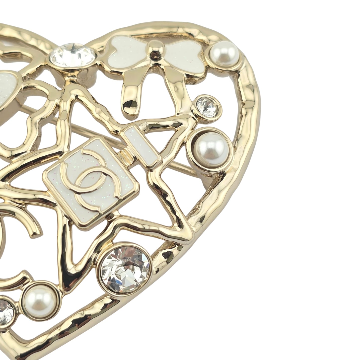 CHANEL GOLD HEART CC BROOCH L25