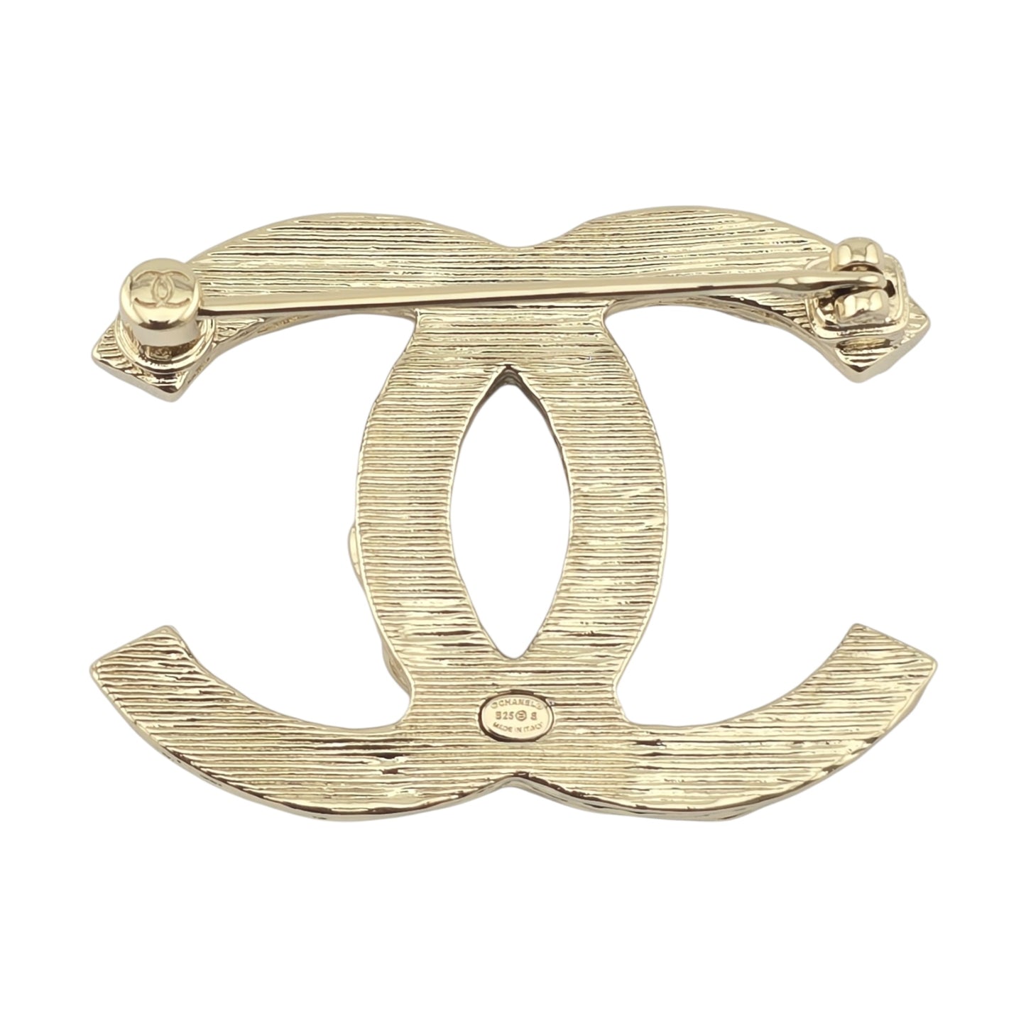 CHANEL GOLD METAL CC BROOCH B25