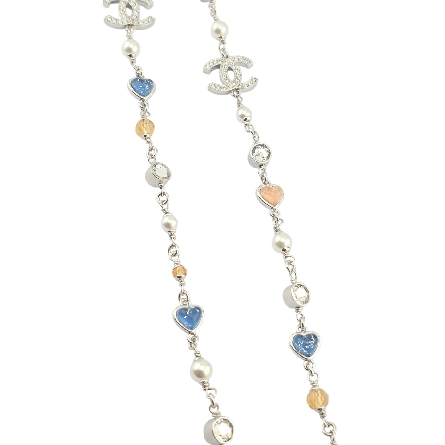 CHANEL LONG RESIN SILVER CC HEART NECKLACE B25