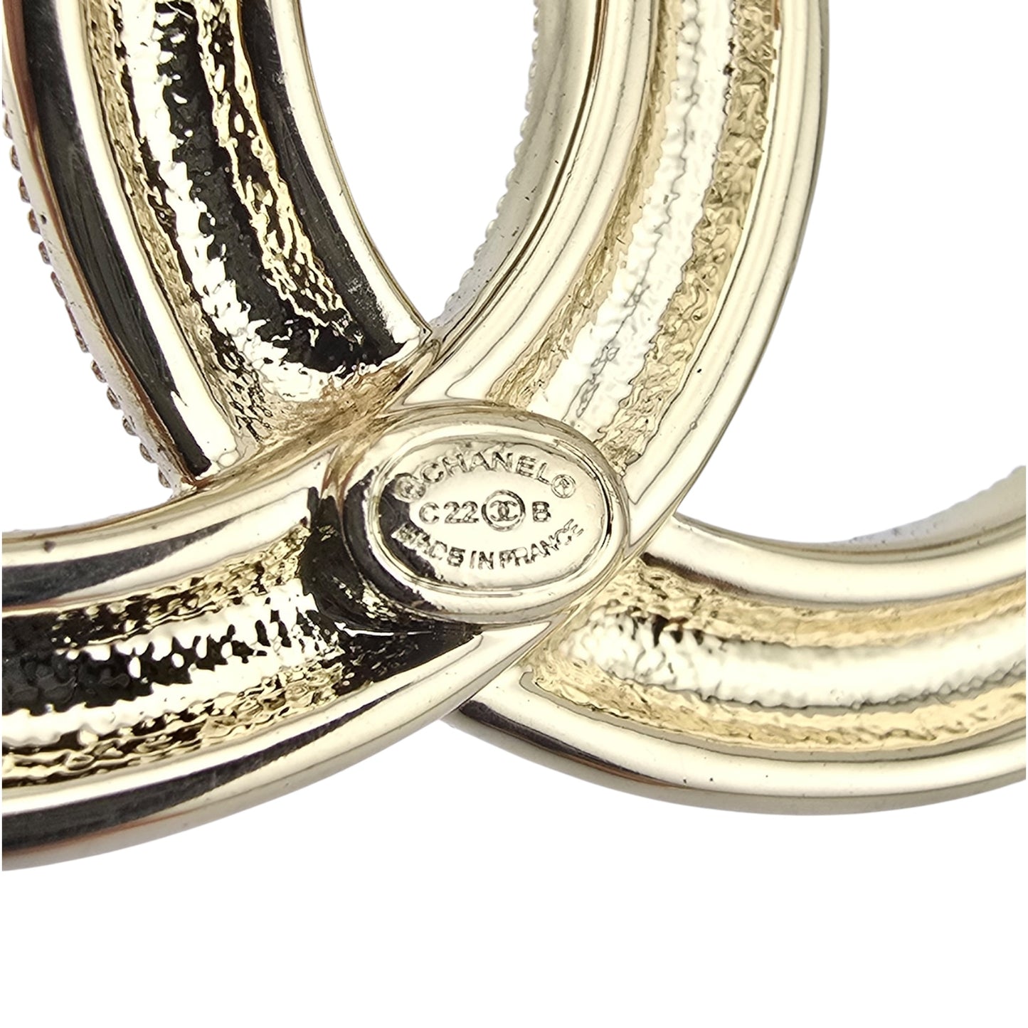 CHANEL BROOCH GOLD BLACK METAL CC C22