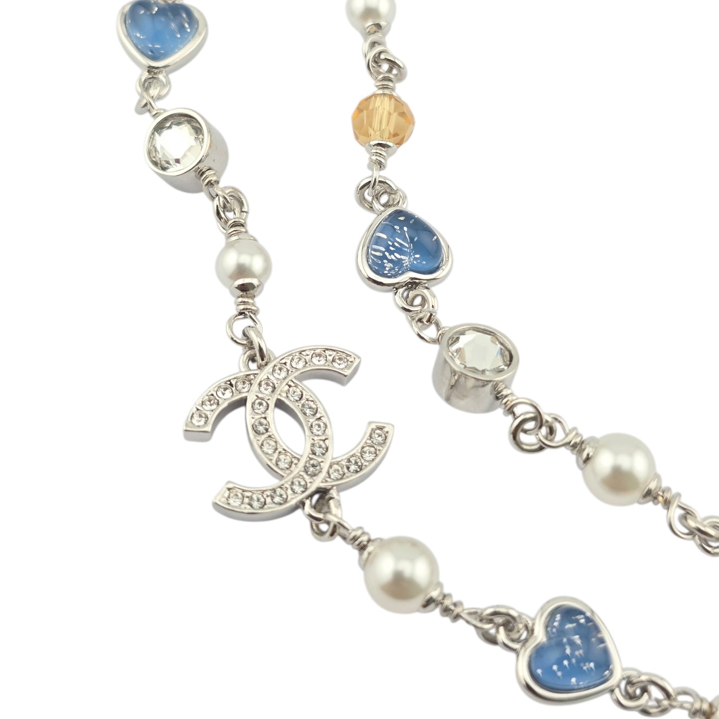 CHANEL LONG RESIN SILVER CC HEART NECKLACE B25