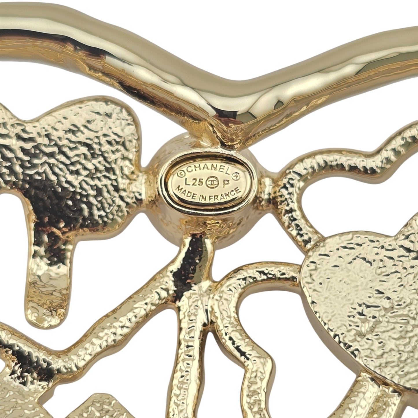 CHANEL GOLD HEART CC BROOCH L25