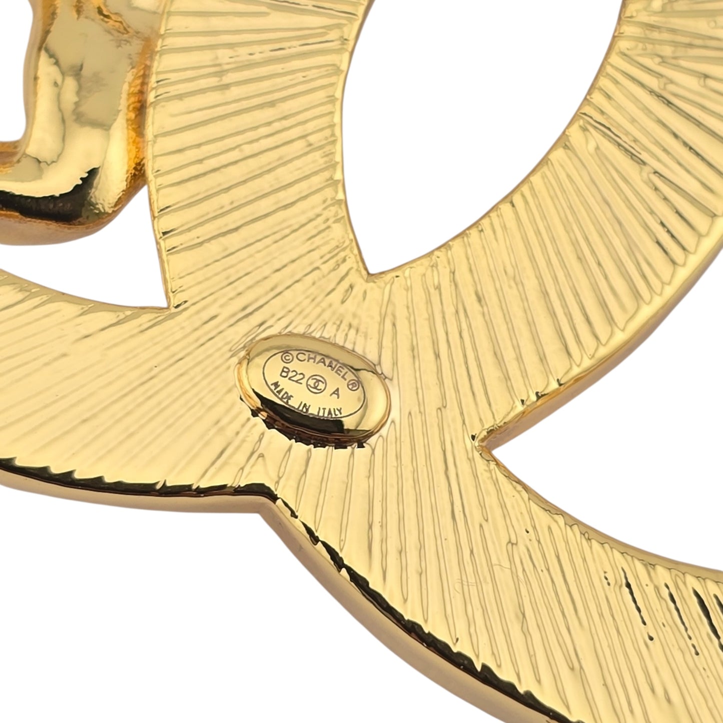 CHANEL GOLD METAL LION BROOCH B22