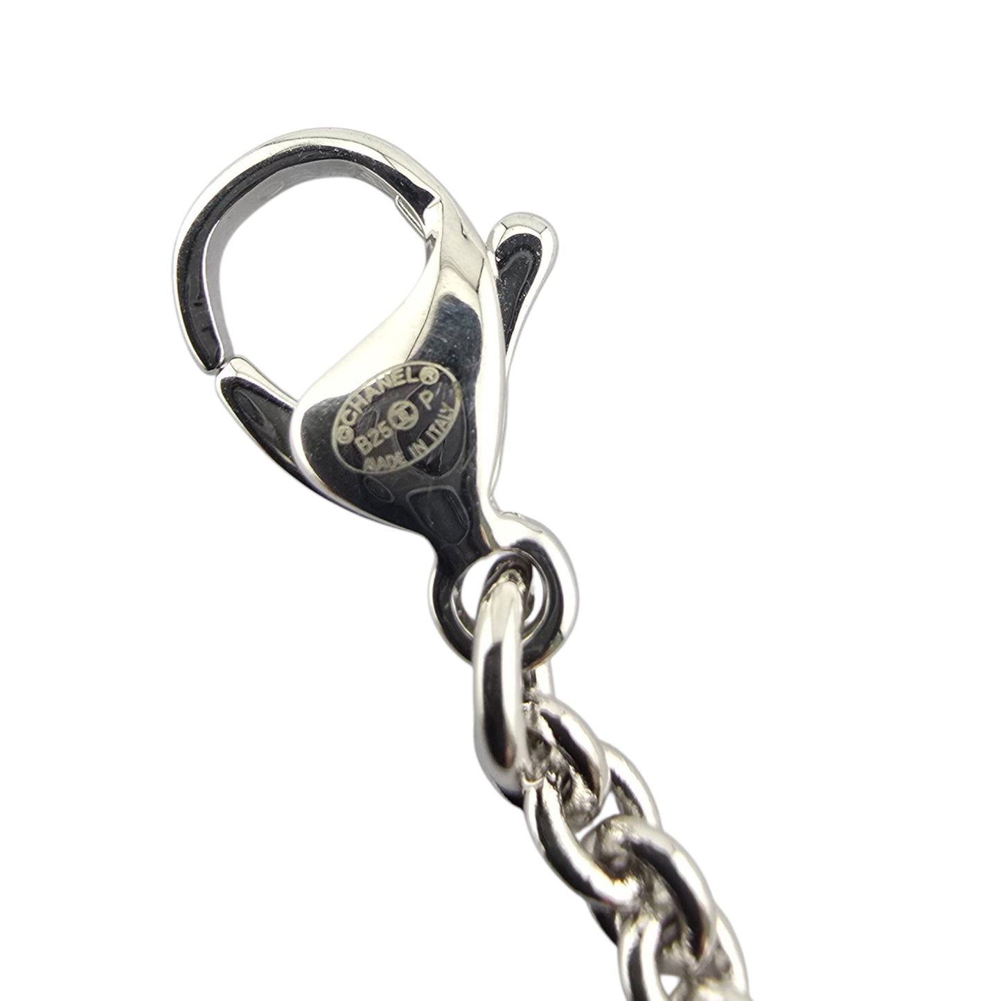 CHANEL LONG RESIN SILVER CC HEART NECKLACE B25