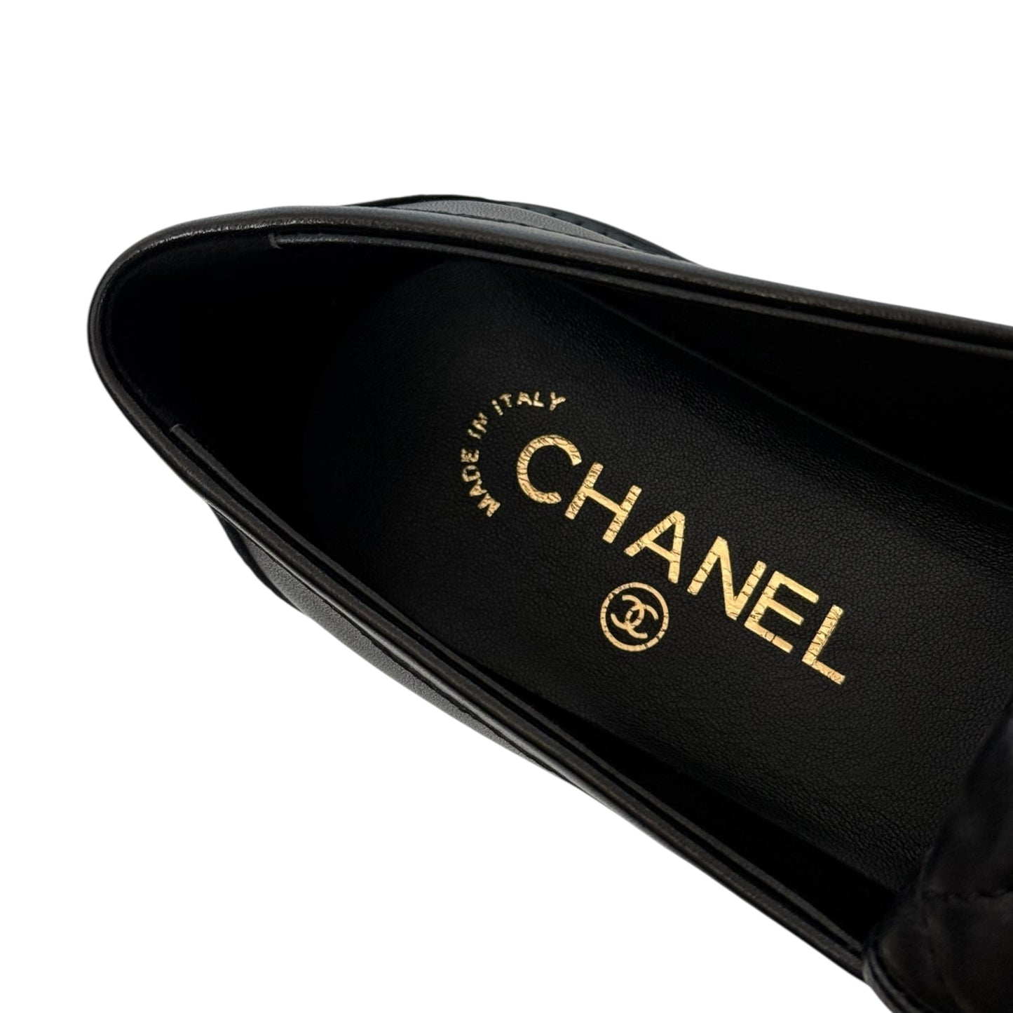 CHANEL CC BLACK LAMBSKIN QUILTED TURNLOCK LOAFERS - 39